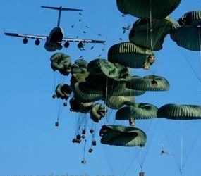 بالخطأ.. طائرات تلقي مساعدات غذائية لداعش!