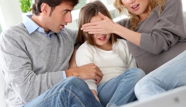 ما مدى تأثر مشاهدة الافلام وألعاب الفيديو على صحة الطفل النفسية؟