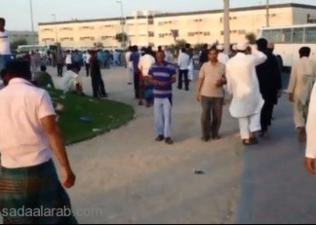 صحيفة بريطانية: العمال الأجانب في الامارات يُعاملون كالعبيد
