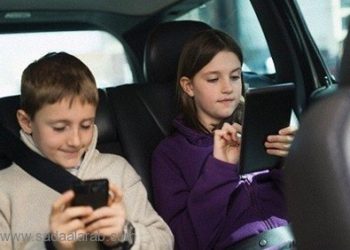 دراسة: الهواتف الذكية تجعل طفلك خجولا اجتماعيًا