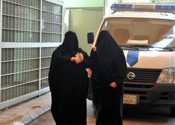 هربا عاريان من قبضة الهيئة في السعودية!