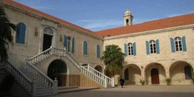 مرجع كنسي: أبلغنا المعنيين رفضنا تسليم صلاحيّات الرئاسة الى حكومة مُستقيلة