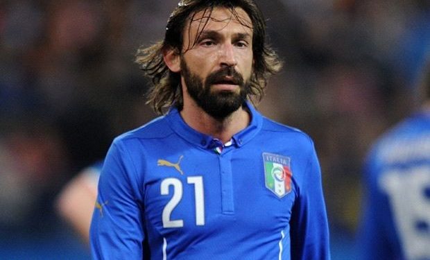 بالفيديو.. الى ميسي.. تعلم من بيرلو تسديد الضربات الحرة