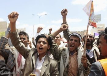 مصر.. خبراء يحذرون الحوثيين من احتلال باب المندب