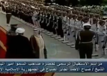 أمير الكويت سكران يترنح في مطار طهران أمام الرئيس روحاني