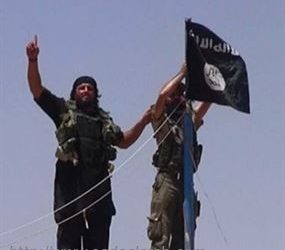 معركة مطار الطبقة تستعر