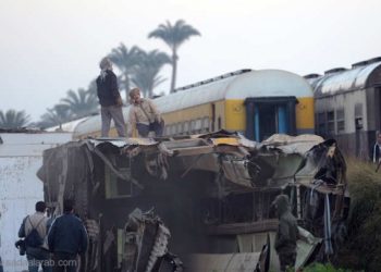 مصر.. عشرات الجرحى بهجوم على قطار للركاب بمواد حارقة