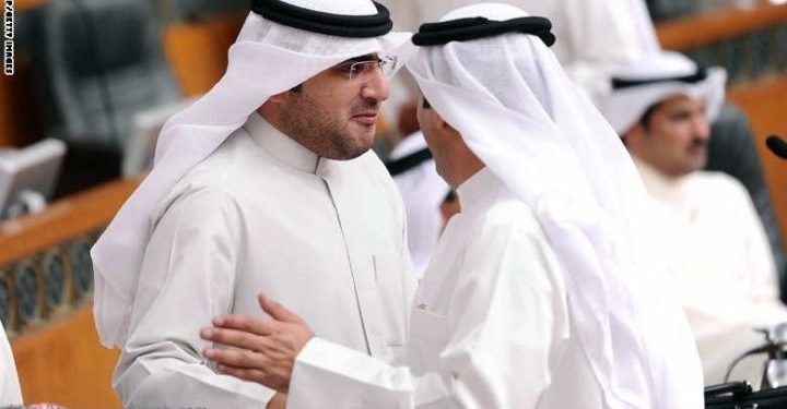 الكويت: استقالة ثلاثة نواب والصحف تحذر من أزمة سياسية مستعرة