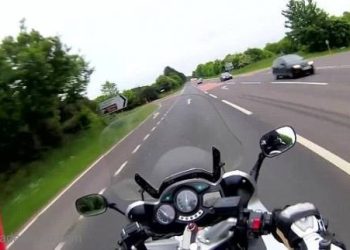 فيديو: أم تبث فيديو مأساوي لوفاة ابنها لتحذير السائقين