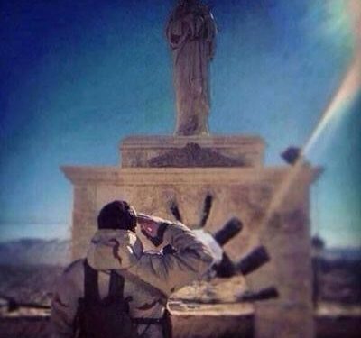 مقاوم في حزب الله يؤدي التحية لتمثال العذراء في يبرود؟