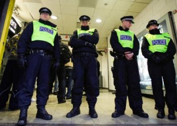 بريطانيا: اعتقال شاب للاشتباه بتوجهه لموقع يستخدم لتدريب الإرهابيين