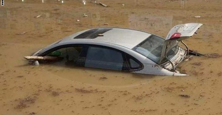بالصور .. آثار السيول الناجمة عن الأمطار في مكة
