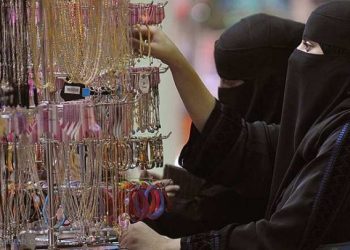 السعودية: إنذار 27 محلاً بالرياض لمخالفة قرار التأنيث