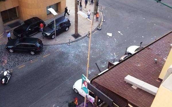 مشاهد للحظة دخول عناصر الأمن العام الى فندق «دي روي» ووقوع التفجير