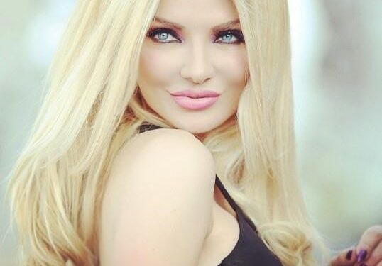 بالصور: ميريام كلينك تنشر صور جديدة ساخنة ونصف عارية