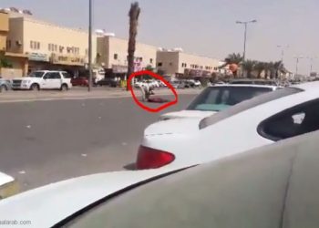 فيديو: سعودي يقتل هندي طعناً أمام الجمهور