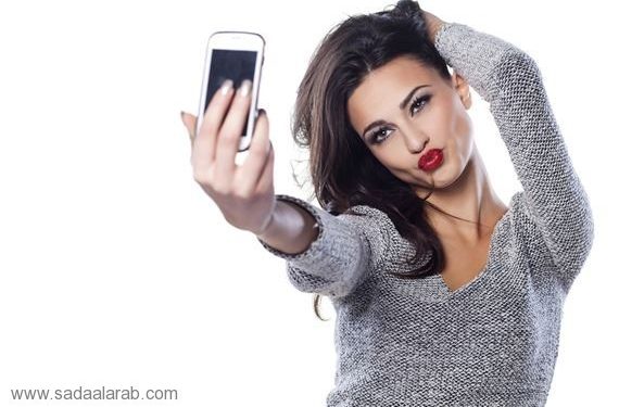 لهذا السبب.. الـ سيلفي تصيبك بالنرجسية وتفقدك وظيفتك!