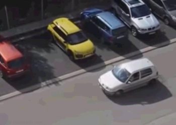 بالفيديو: شاهد أسوأ عملية ركن سيارة لامرأة