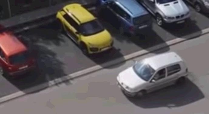 بالفيديو: شاهد أسوأ عملية ركن سيارة لامرأة