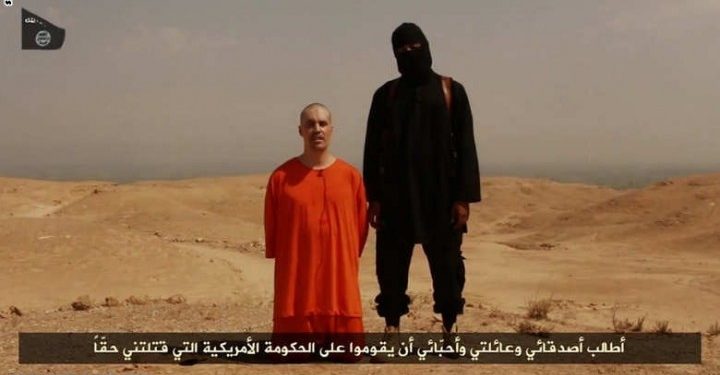 الأمن الأمريكي توصل لاحتمال قوي عن هوية عنصر داعش الملثم الذي قتل الصحفي فولي