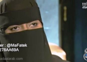 إمرأة سعودية تتعاطى المخدرات مع زوجها بعد أن هتك والدها شرف إبنتها