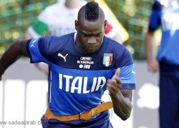 اهانة بالوتيلي في معسكر منتخب ايطاليا