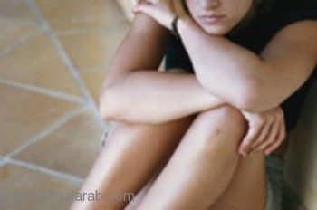 رجل يضبط زوجته تمارس الجنس مع إخواني!