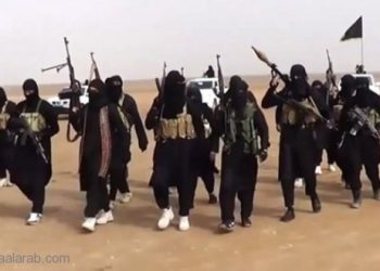 الشعيطات يسلّمون أسلحتهم لـ داعش..!