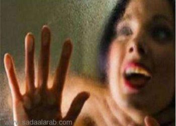 بالفيديو.. 12 مليون مشاهدة لرجل يضرب امرأة بالعصا