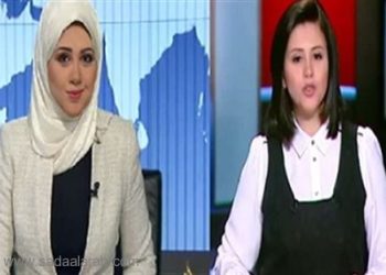 بالفيديو: مذيعة في الجزيرة تخلع الحجاب