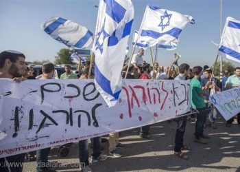 إسرائيل تحشد حول غزة.. وتلوّح بالتهدئة!