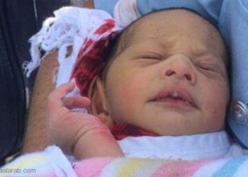 رضيع يبقى حيا 5 أيام بعد إلقائه في بالوعة صرف مياه الامطار