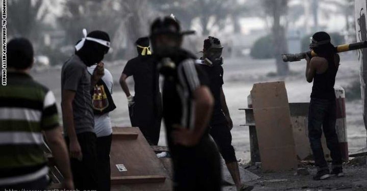 البحرين تحكم بالسجن المؤبد على شخص توفى سابقاً و 13 آخرين