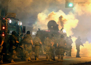 أحداث فيرغسون: أميركا تقمع السود وأعمال شغب.. فهل بدأ ربيع أميركا