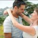 كيف تعلم ايها الرجل اذا كنت تعجبها؟؟