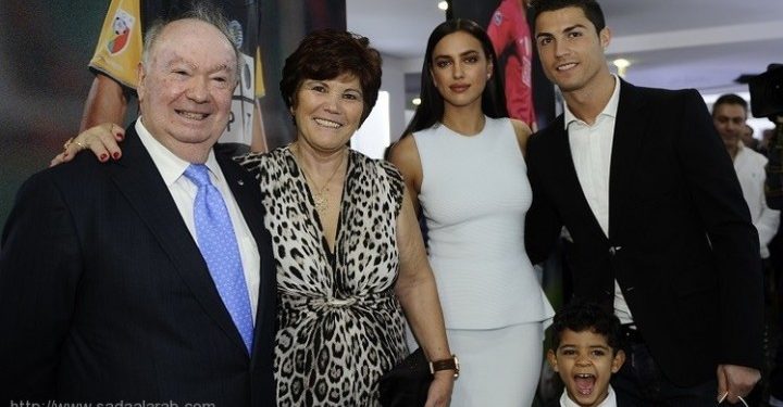 والدة رونالدو: حاولت إجهاض كريستيانو اثناء الحمل