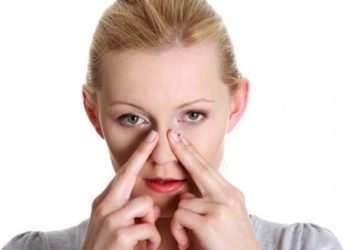 بالفيديو.. فتاة تتصدى لتصويبات السكاكين نحوها بطريقة مذهلة