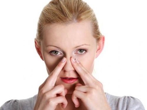 بالفيديو.. فتاة تتصدى لتصويبات السكاكين نحوها بطريقة مذهلة