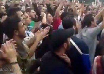 بالفيديو: علويّو حمص يتظاهرون ضد النظام وغضب عارم بوجه اعلامه