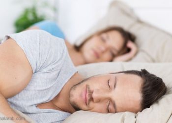 العلماء يحددون المدة المثالية لنوم المرأة والرجل
