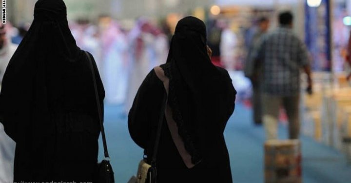 السعودية: القبض على هاكر عربي يبتز النساء وعلى فتاة هددت أخرى بنشر صورها