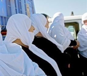 مقاتلو جبهة النصرة يتوزجون من الدرزيات في سوريا