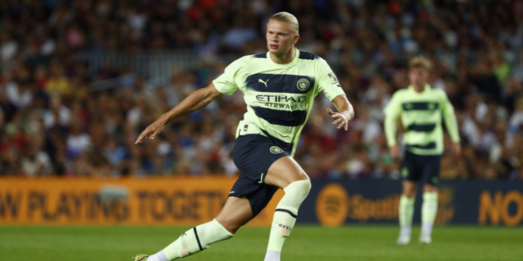 هالاند يثير جدلا واسعا بعد حصوله على ركلة جزاء في لقاء برشلونة (فيديو)