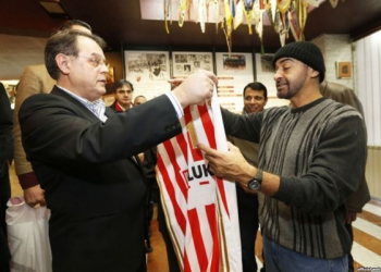 تحقيق صحفي بريطاني: بن زايد ودحلان يبيعان الأسلحة للمتناحرين في الشرق الأوسط