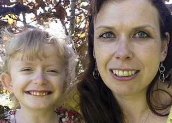 أم تكتشف إصابة ابنتها بمرض نادر من خلال جوجل