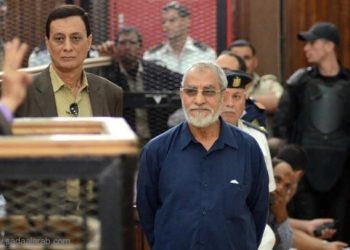 إحالة أوراق محمد بديع و 9 متهمين الى المفتي