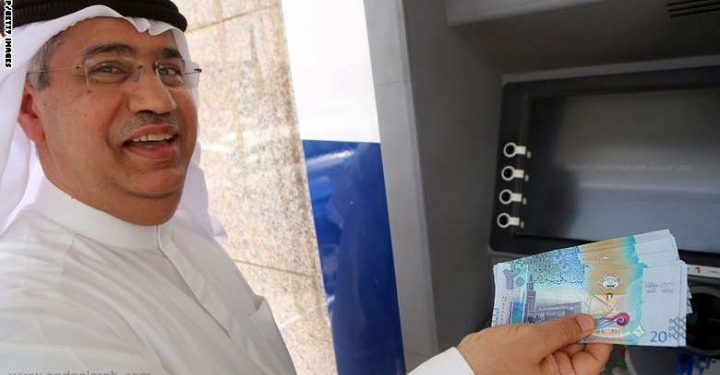 الكويت: قرابة نصف الكويتيين نقلوا رواتبهم لمصارف إسلامية