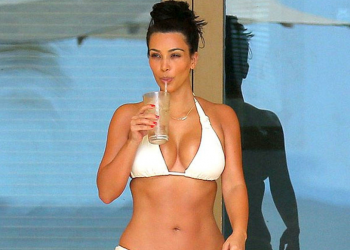 نجمات عاريات على الانترنت