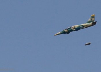 الطيران السوري وطيران التحالف يغيران على مطار يحتله داعش