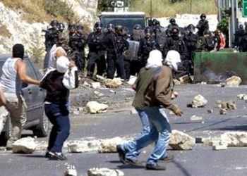 الآلاف يؤدون صلاة الجمعة بالأقصى ومسيرات حاشدة دعماً للأقصى